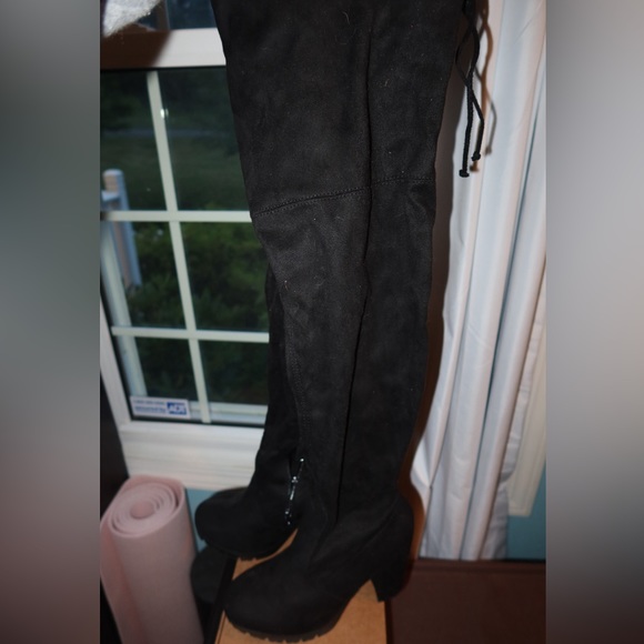 pretty in thigh high boots 8W - Picture 2 of 3